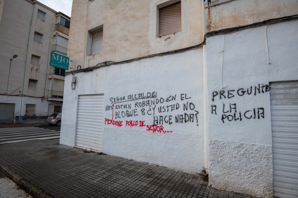 Quejas vecinales porque quieren retirar sus pertenencias -