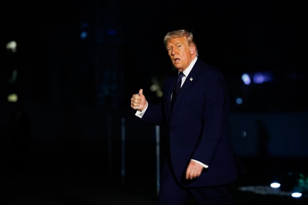 Trump anuncia que ha destruido 10 barcos minadores iraníes en el estrecho de Ormuz