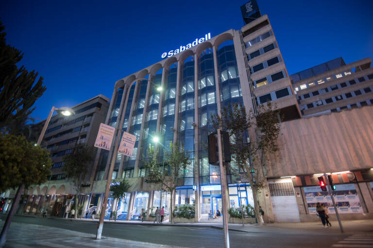El fondo Millennium aumenta su apuesta 'bajista' en Sabadell en un contexto marcado por la opa