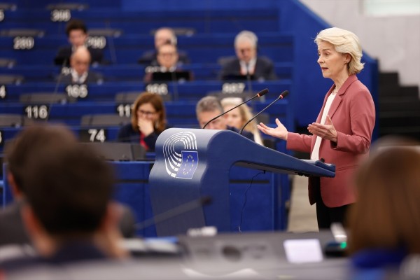 Von der Leyen dice que el diseño del mercado eléctrico funciona pero sugiere un tope al precio del gas