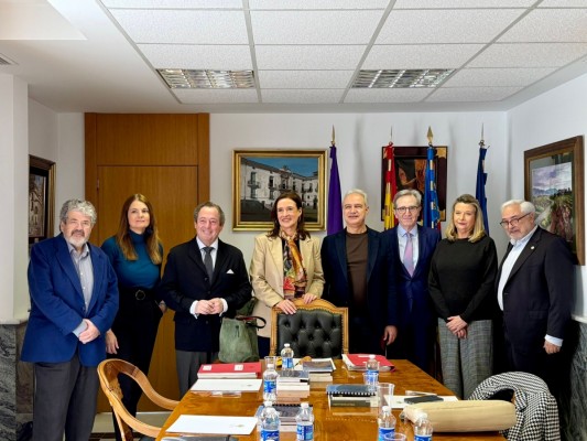 El CJCCV celebra un Pleno en el Ayuntamiento de Utiel con motivo del 30 aniversario de su creación