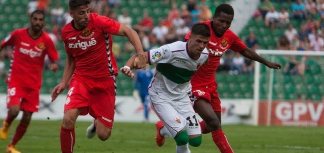 Un Elche frágil en defensa pierde con claridad frente al Mirandés