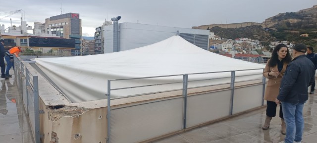 Alicante repara una claraboya en el Museo de Fogueres tras un incidente que dañó a cinco 'ninots'