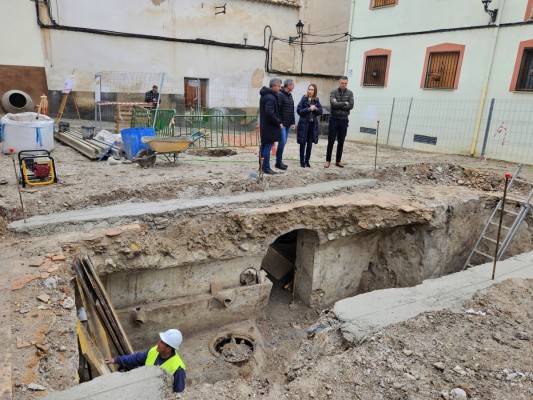 Así será la nueva plaza en el casco histórico de Caravaca: con parque infantil, un área lúdica con fuente y una bodega tradicional visible