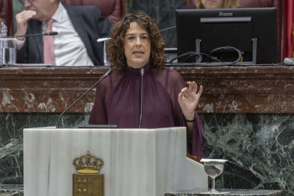 Vox se queda solo otra vez y la Asamblea rechaza su moción para prohibir el burka en la Región de Murcia