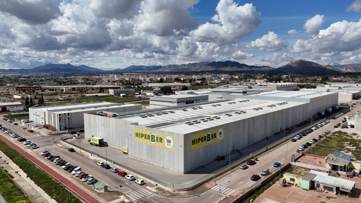 Hiperber inaugura la expansión de su centro logístico en Novelda con la vista puesta en la tercera ampliación con otros 9.000 metros 