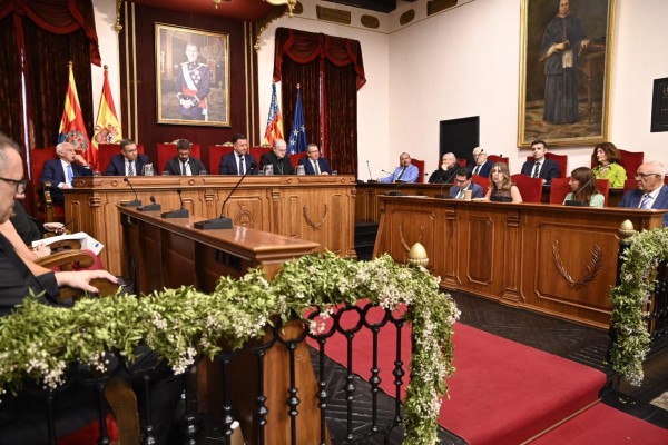 Mazón anuncia la restauración del Manto de las Clarisas de la Virgen de la Asunción de Elche 