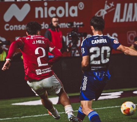 De decepción en decepción: el Murcia logra otro empate triste por mucho que salga del descenso 