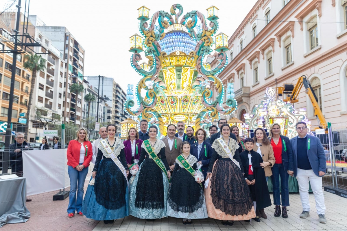 La alcaldesa de Castelló y el president de la Generalitat visitan las gaiatas 15 Sequiol y 6 Farola-Ravalet, ganadoras de los premios