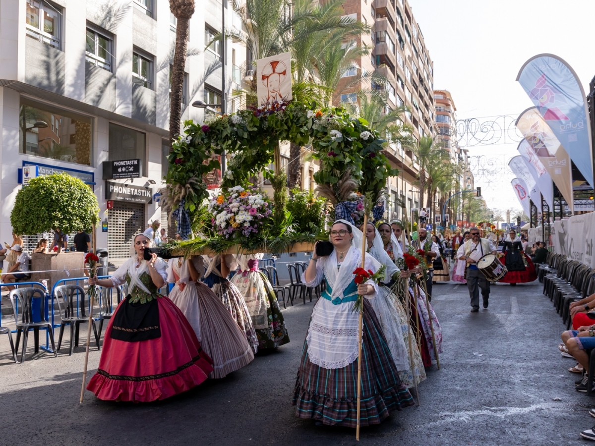 Alicante da un empujón a les Fogueres y la Semana Santa con ayudas por 1,3 millones