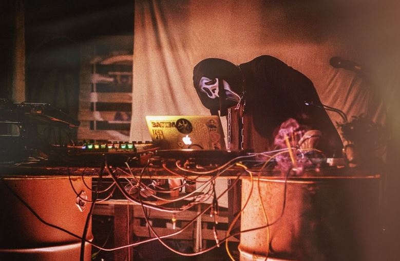 El colectivo cultural que empieza a rugir en Murcia: nace BESTIAPARDA 