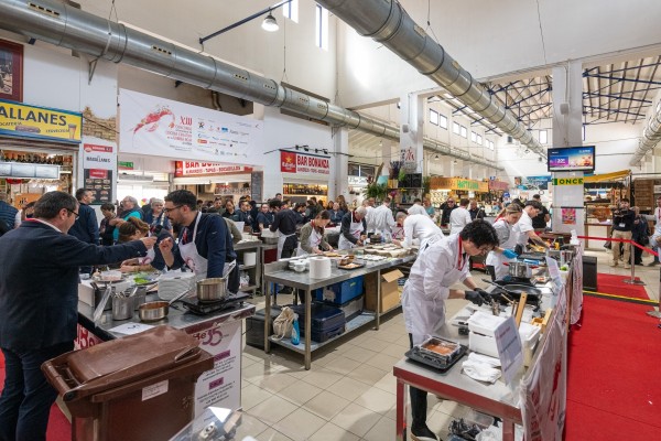 Ocho cocineros compiten por la mejor versión de la gamba roja de Dénia