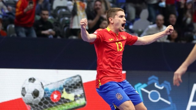 Mellado, jugador del Jimbee y de la selección, Medalla de Oro al Mérito Deportivo de Blanca