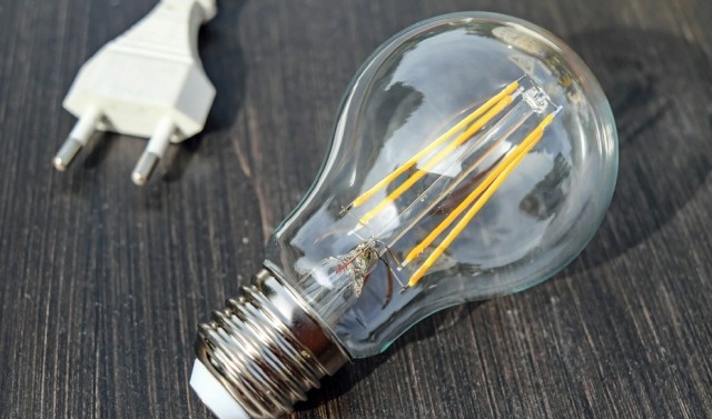 Fedea respalda revisar el bono social eléctrico para que la renta sea el único criterio