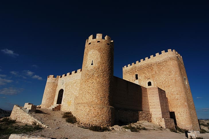 De las fortalezas góticas de Jumilla al arte rupestre de Yecla: una ruta por los tesoros del Altiplano