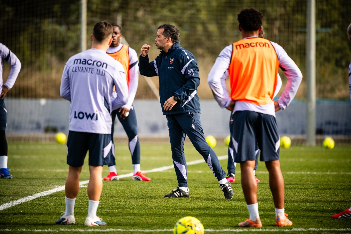 Raghouber y Tunde, todavía al margen del equipo en la vuelta al trabajo