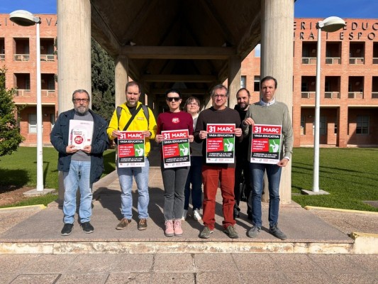 Docentes reclaman con concentraciones mejoras laborales y exigen a Educación 