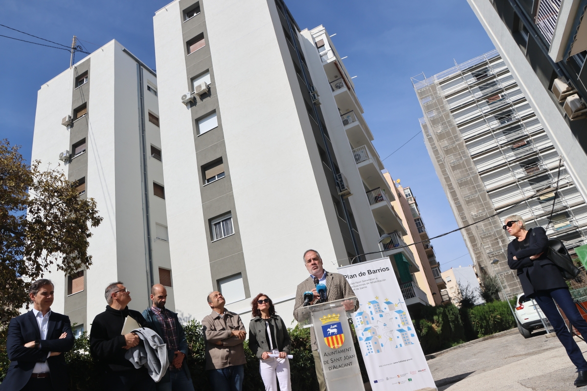 Finaliza la rehabilitación de dos bloques construidos en los 60 en Sant Joan: cambio de aspecto y calidad