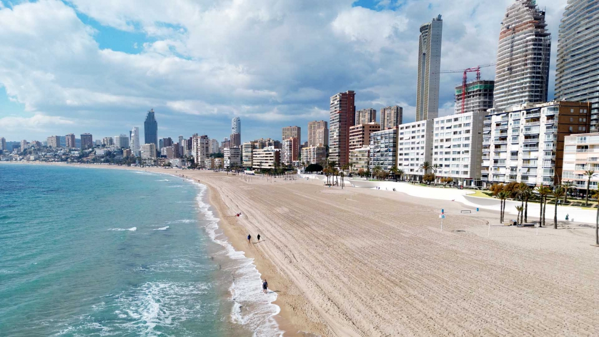Benidorm impulsa un proyecto de dunas artificiales para reforzar la protección del litoral