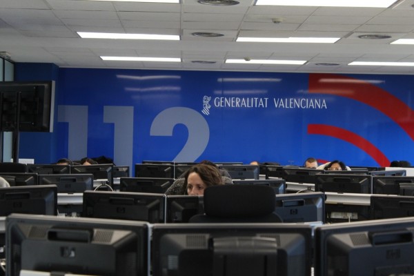 El teléfono de Emergencias 112 Comunitat Valenciana duplica en Fallas su personal durante la 'plantà' y la 'Nit del Foc'