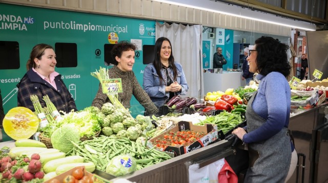 Onda convierte el Mercado Municipal en un escaparate del consumo responsable en el Día de los Consumidores
