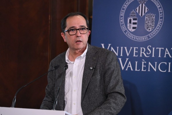 Diagnóstico de necesidades e impulso del relevo generacional, entre los primeros retos del nuevo rector de la UV