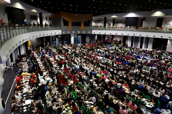 El Sopar de Colles reúne a 1.400 personas en una noche de hermandad y convivencia