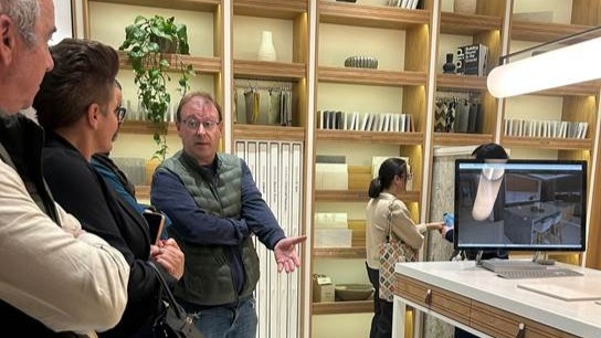 La Asociación de Empresas de Servicios visita Cosentino City Alicante