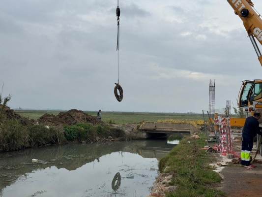 El Consell Agrari de Sueca impulsa la renovación del puente de Villateresa después de años sin actuaciones