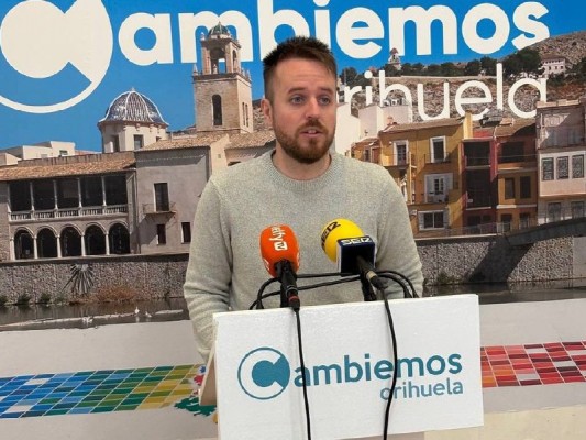 Cambiemos Orihuela denuncia que la Escuela Municipal de Danza lleva ocho meses dando clase en el hall del Conservatorio