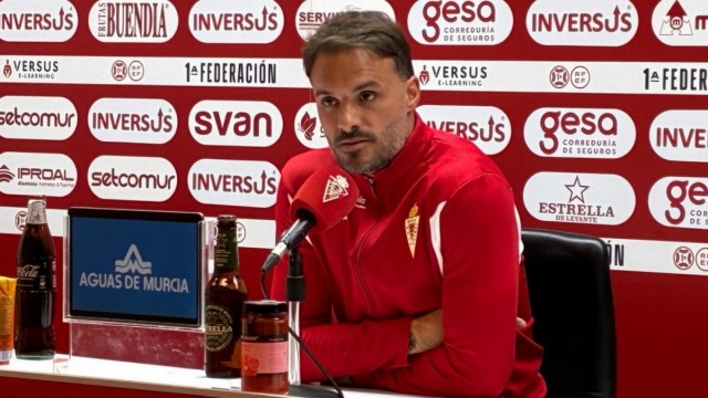 Pedro León, capitán del Murcia: 