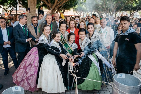 La pirotecnia valenciana Global Foc dispara 112 kilos de pólvora en la mascletà de este viernes
