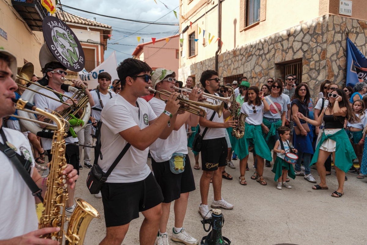Música entre el bullicio: anecdotario de una charanga en semana fallera