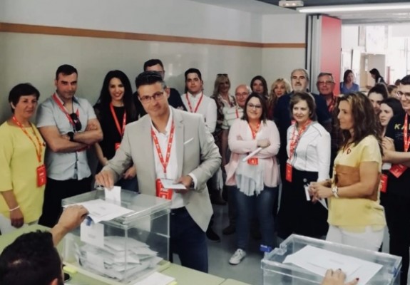 El PSOE expulsa a sus concejales en Almussafes por apoyar el nuevo proyecto político de Toni González