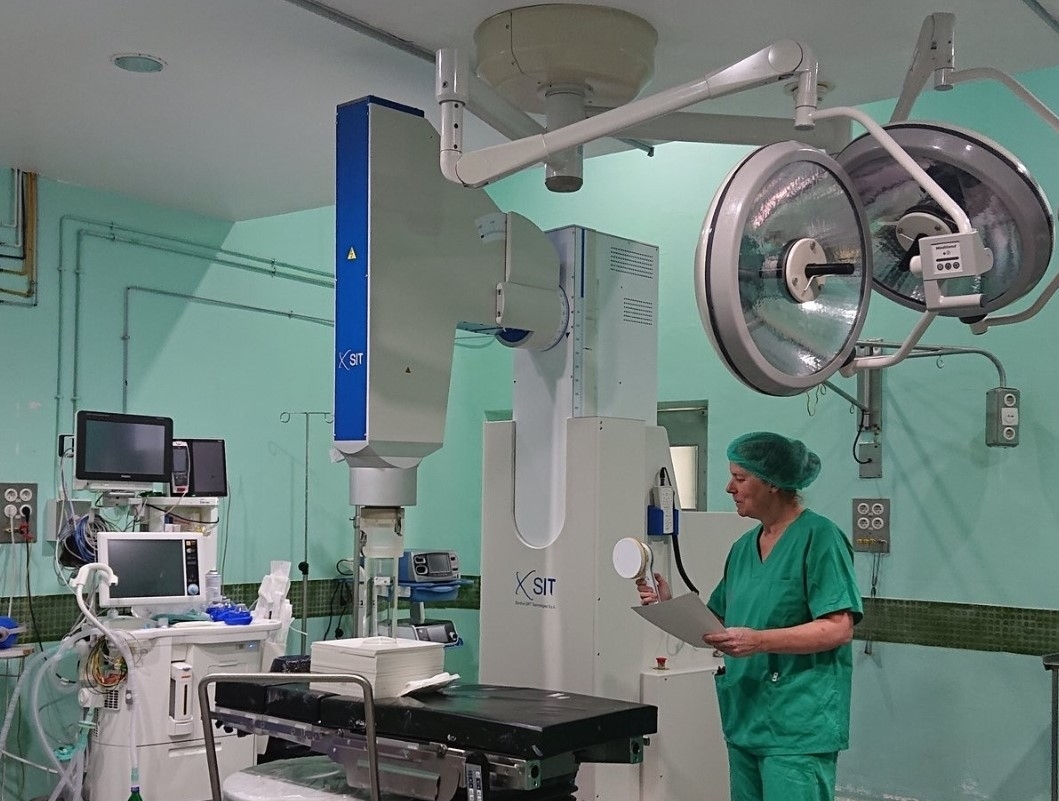 El Hospital de Elche incorpora la radioterapia intraoperatoria con un acelerador lineal robotizado