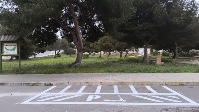 Orihuela regula el servicio de patinetes eléctricos en la costa con cerca de 200 zonas de estacionamiento