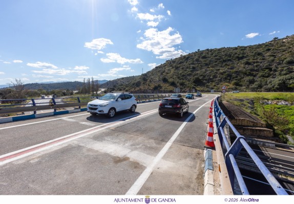 Reobri al trànsit el pont de la carretera de la Séquia del Rei de Gandia una setmana abans del previst