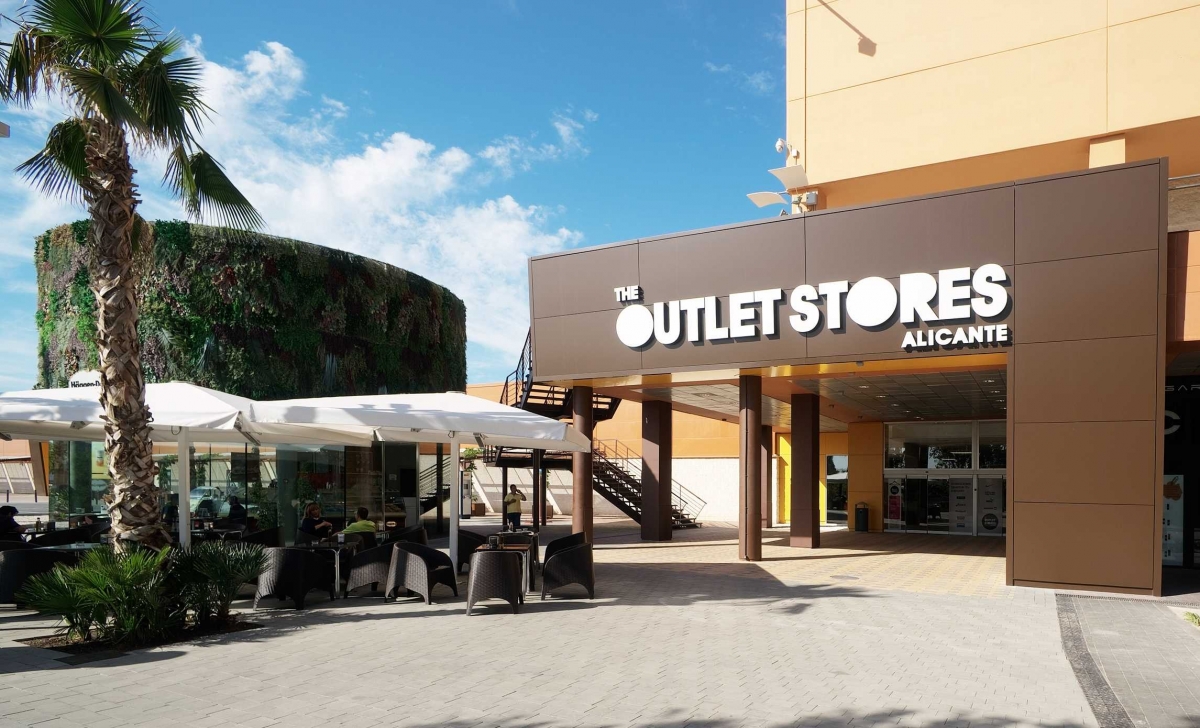 Via Outlets exhibe los 7 millones de visitas de su 'outlet' en Alicante y ya planea relanzarlo