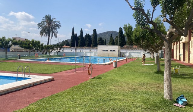 La piscina de Betxí aumenta un 15 % su asistencia este verano tras ampliar el horario