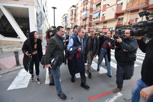 Carlos Baño abandona la Comisaría: la Policía le acusa de fraude en las subvenciones y falsedad con los bono-comercio