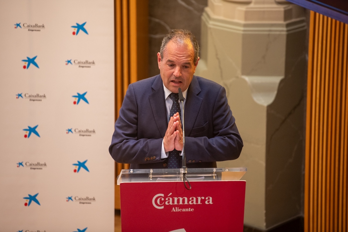 'Caso Baño': un torpedo a su reelección... aunque lo suyos van a querer que siga al frente de la Cámara 