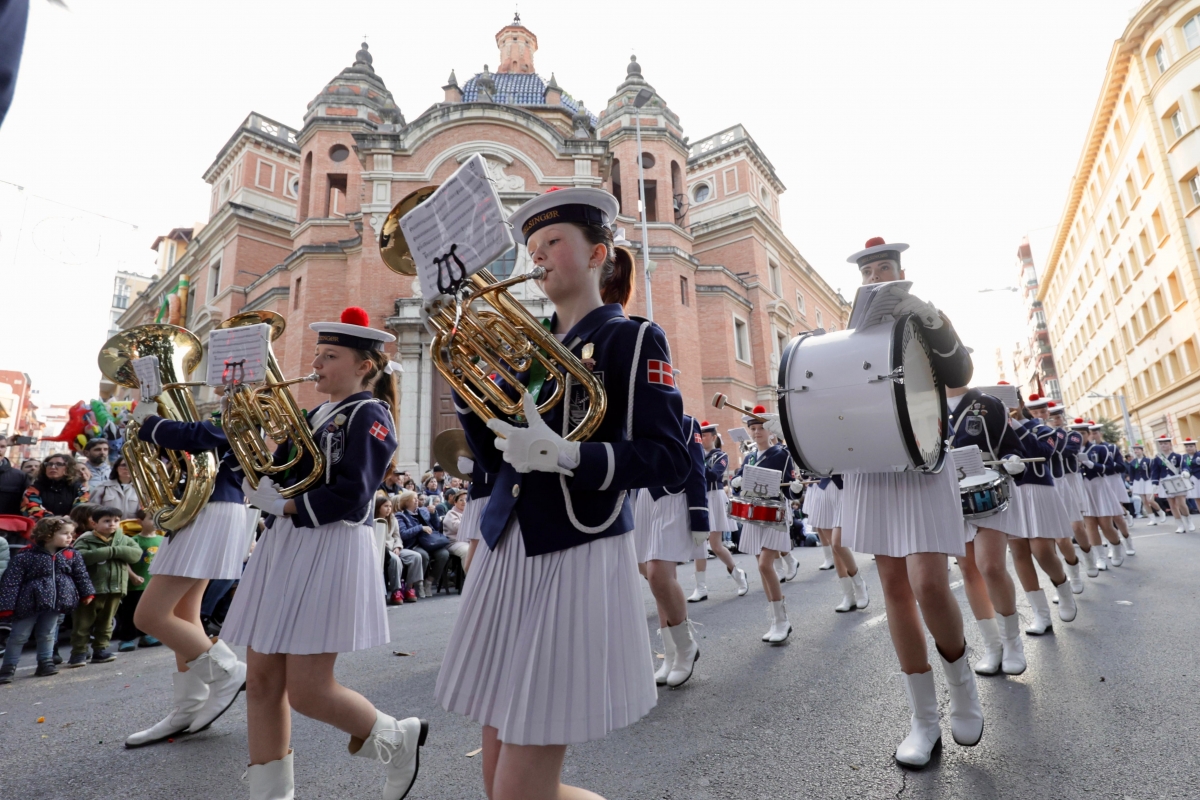 Más de 800 personas participan en el Desfile Internacional de Animación, con seis bandas y 15 grupos 
