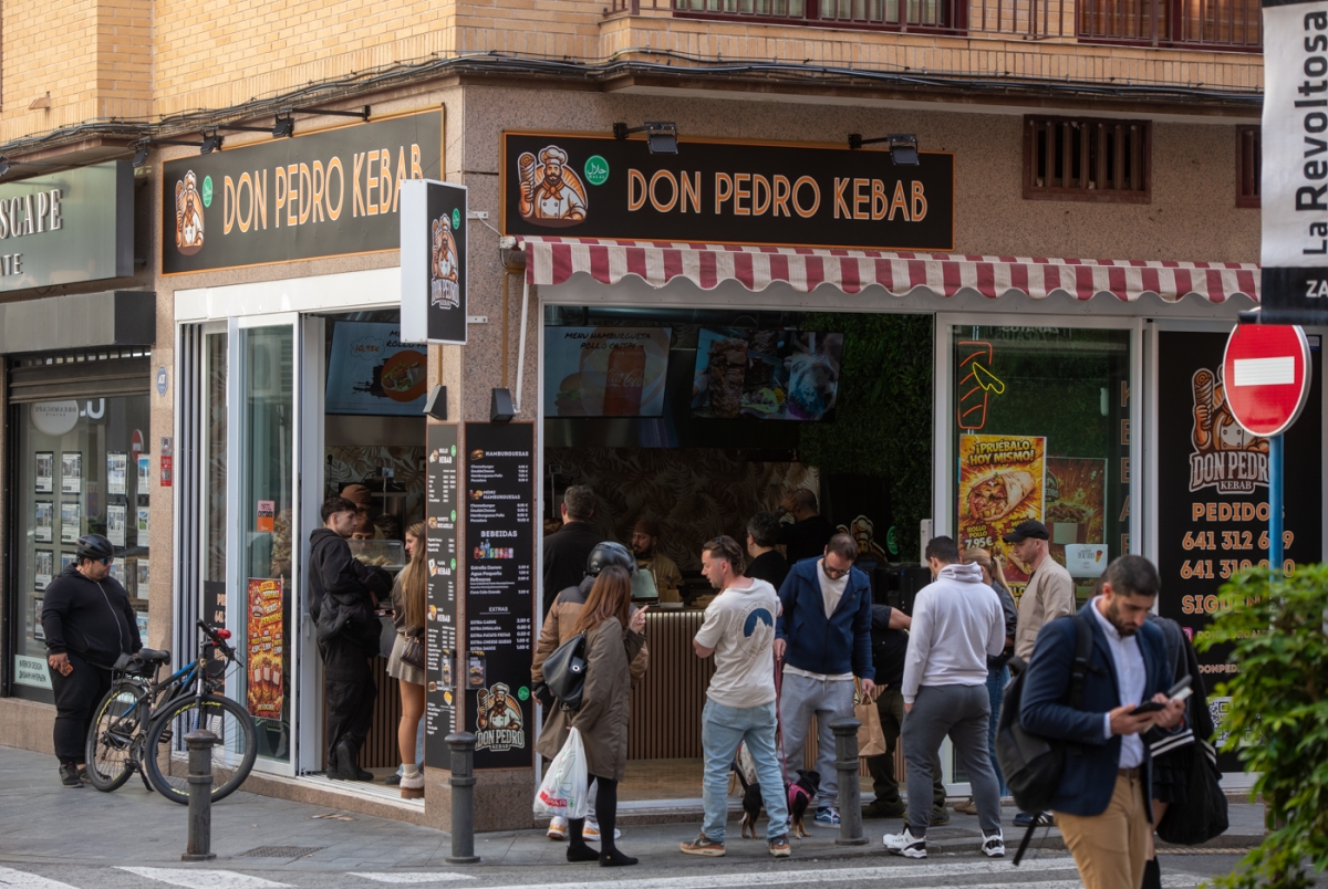 Kebabs gourmet en Alicante: con branding, colas y calidad en los ingredientes