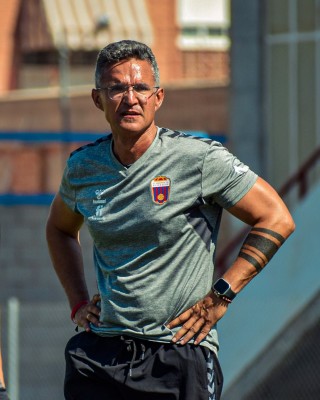 El Eldense afronta otro proyecto en el fútbol profesional con diez fichajes y nuevo técnico
