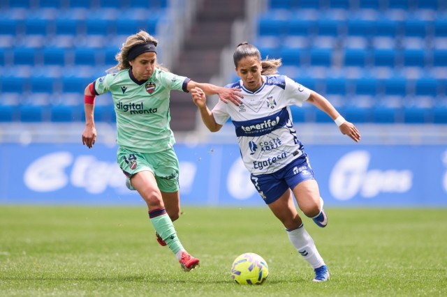 El Tenerife condena al Levante a mantenerse colista