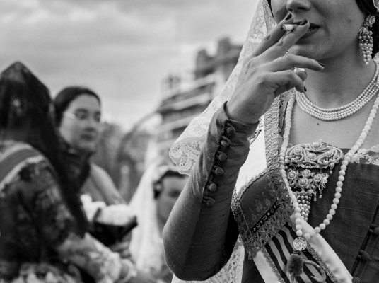 Las Fallas muestran su cara B en 'Mentre passa la festa'