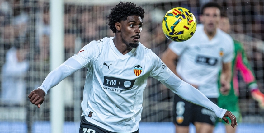 Thierry, baja contra el Sevilla por sanción