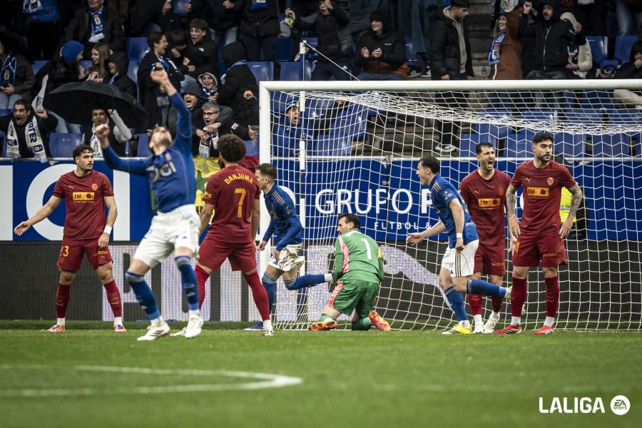 El Valencia vuelve a las andadas en Oviedo