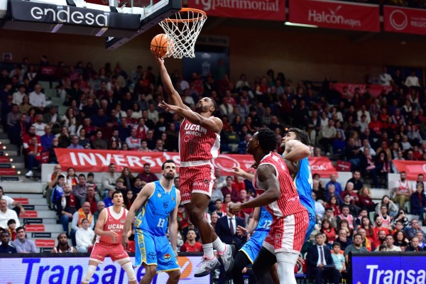 El UCAM CB se lleva una victoria clara y duerme cuarto en la Liga Endesa con un 15-7
