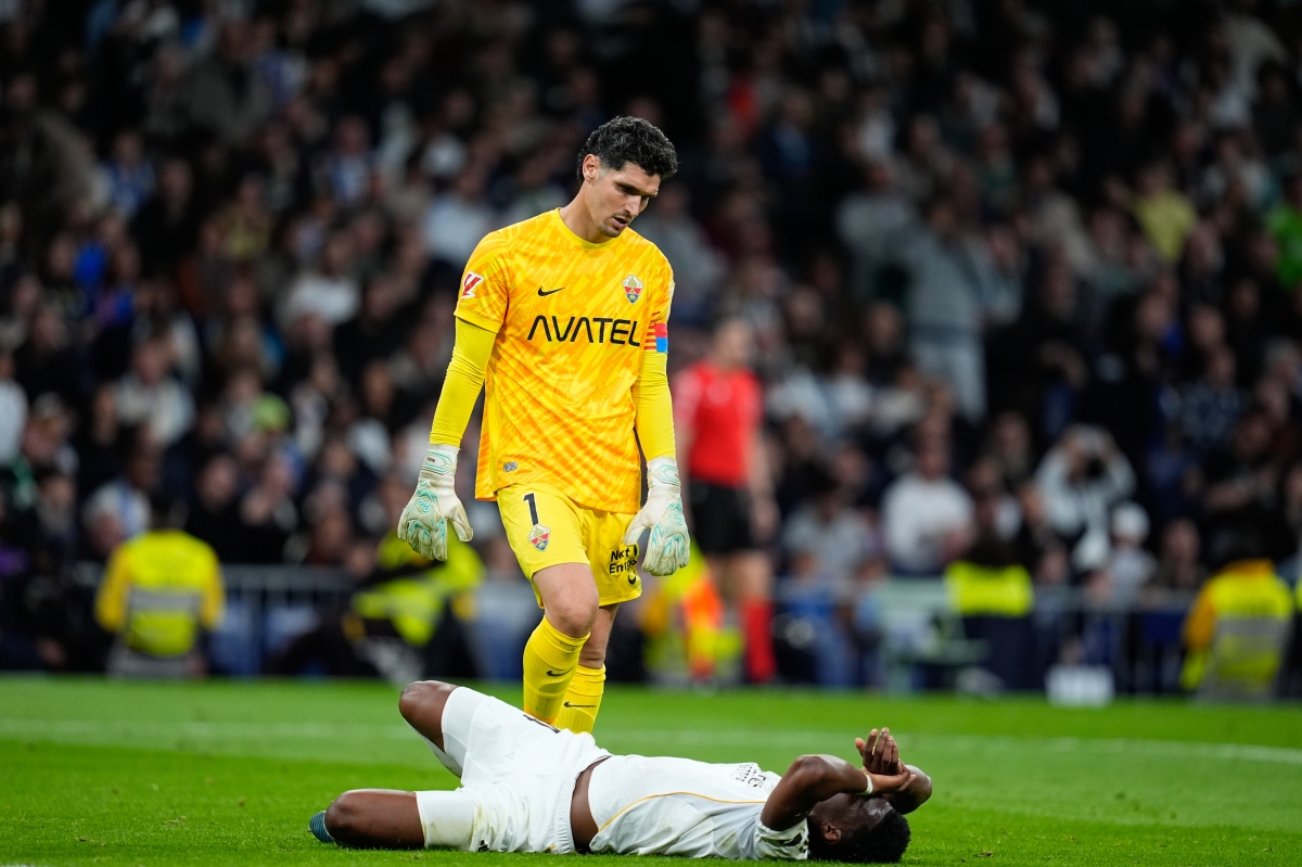 El Elche CF solo aguanta medio asalto ante el Real Madrid